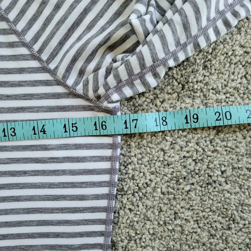 Gap Fit Breathe XS Grey &  White Stripe Funnel Neck Hoodie XS with Thumbholes - Picture 9 of 13